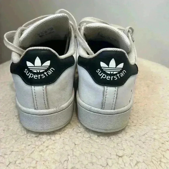 Adidas “Stan Smith” Superstar tennis shoes size 1. In good condition. - Picture 3 of 8